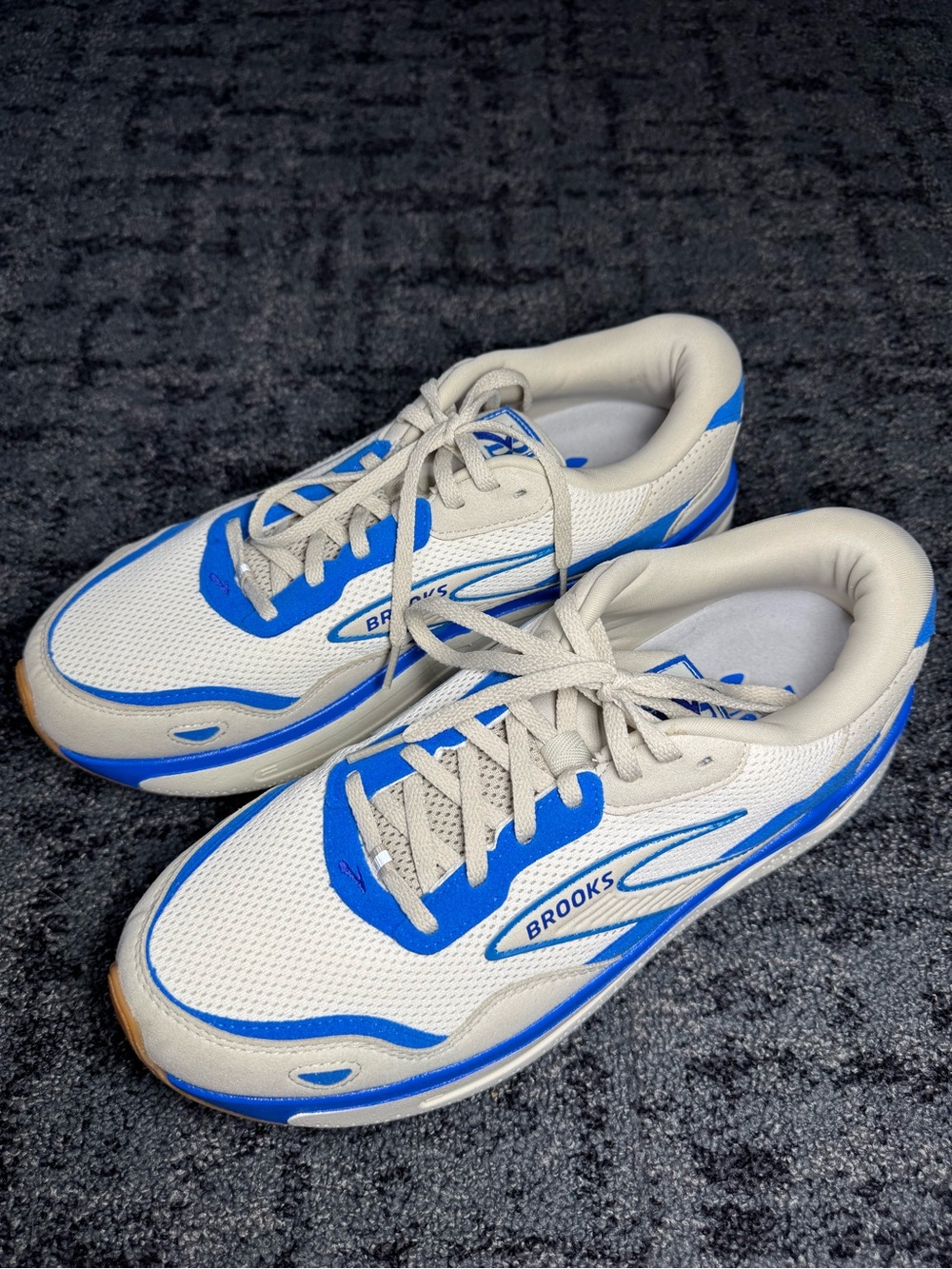 Brooks Men’s Ghost Max 2 Running and Walking Shoes Road Running Shoes Size 11